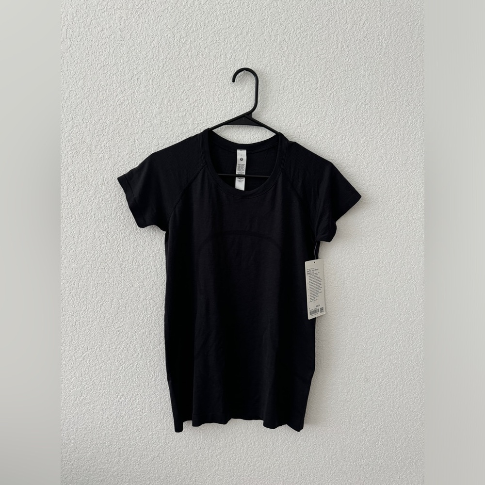 Lululemon Swiftly Tech Short-Sleeve Shirt 2.0, Black size 8